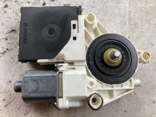 bontott VW GOLF V Jobb első Ablakemelő Motor