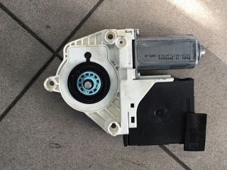 bontott VW GOLF V Jobb első Ablakemelő Motor