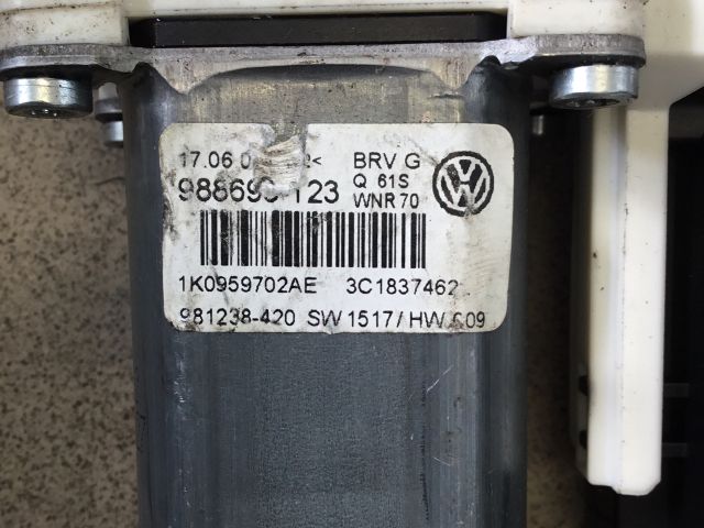 bontott VW GOLF V Jobb első Ablakemelő Motor