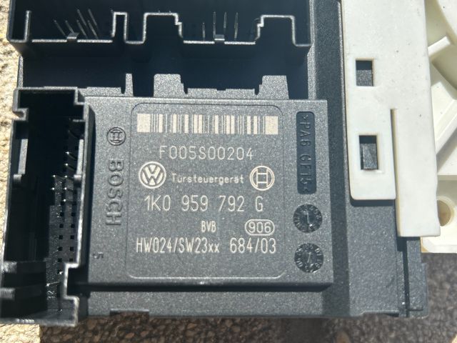 bontott VW GOLF V Jobb első Ablakemelő Motor