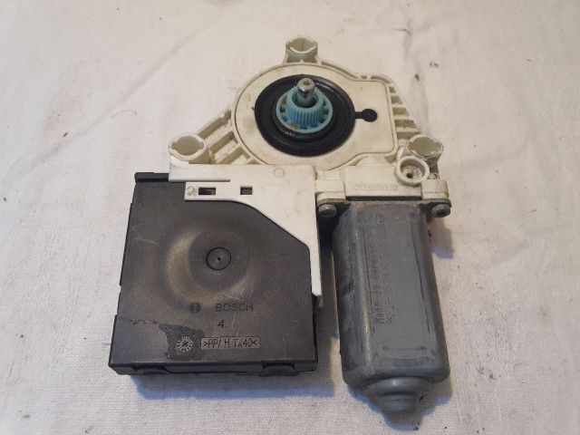 bontott VW GOLF V Jobb első Ablakemelő Motor