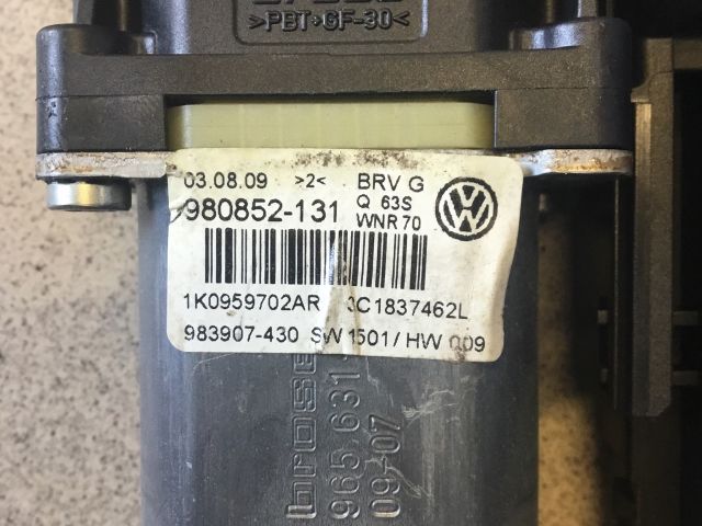 bontott VW GOLF V Jobb első Ablakemelő Motor