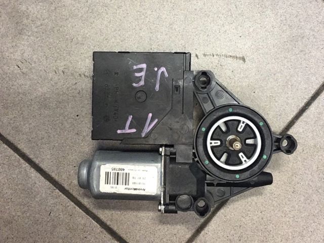 bontott VW GOLF V Jobb első Ablakemelő Motor