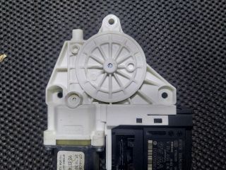 bontott VW GOLF V Jobb első Ablakemelő Motor