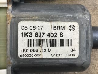 bontott VW GOLF V Jobb első Ablakemelő Motor