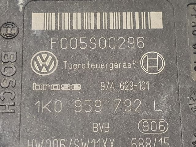 bontott VW GOLF V Jobb első Ablakemelő Motor