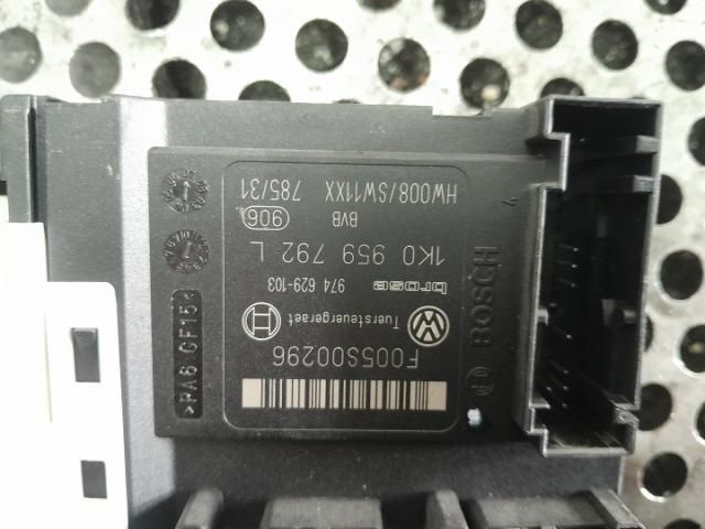 bontott VW GOLF V Jobb első Ablakemelő Motor