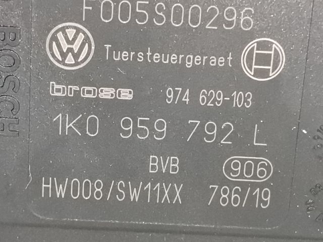 bontott VW GOLF V Jobb első Ablakemelő Motor