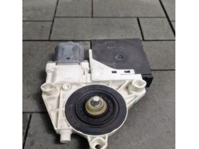 bontott VW GOLF V Jobb első Ablakemelő Motor