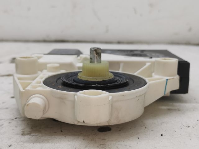 bontott VW GOLF V Jobb első Ablakemelő Motor