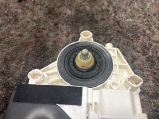 bontott VW GOLF V Jobb első Ablakemelő Motor