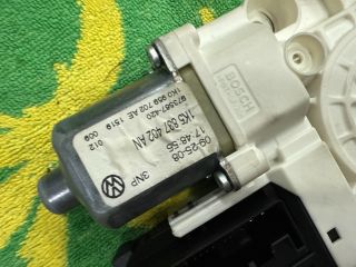 bontott VW GOLF V Jobb első Ablakemelő Motor