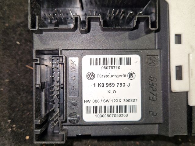 bontott VW GOLF V Jobb első Ablakemelő Motor