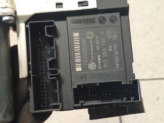 bontott VW GOLF V Jobb első Ablakemelő Motor