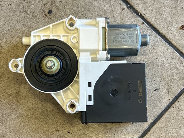 bontott VW GOLF V Jobb első Ablakemelő Motor