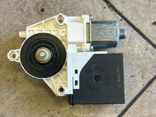 bontott VW GOLF V Jobb első Ablakemelő Motor