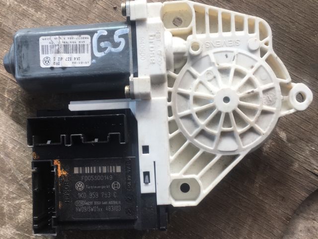 bontott VW GOLF V Jobb első Ablakemelő Motor