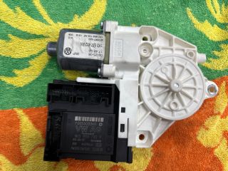 bontott VW GOLF V Jobb első Ablakemelő Motor