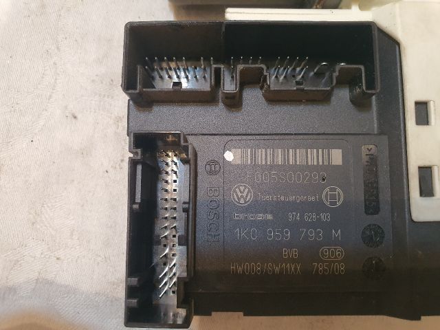 bontott VW GOLF V Jobb első Ablakemelő Motor