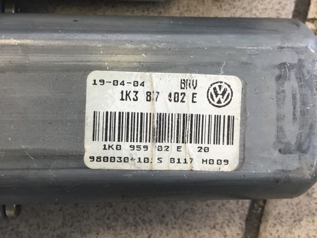 bontott VW GOLF V Jobb első Ablakemelő Motor