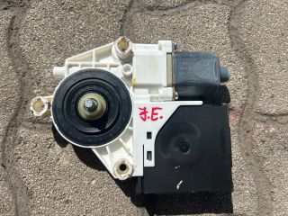 bontott VW GOLF V Jobb első Ablakemelő Motor