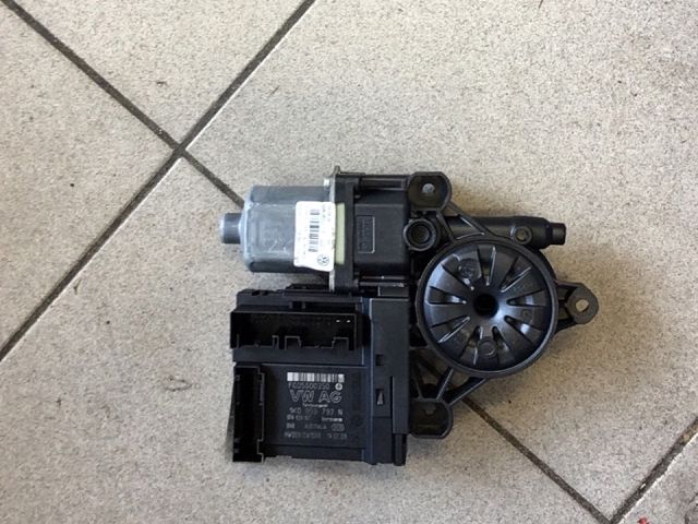 bontott VW GOLF V Jobb első Ablakemelő Motor