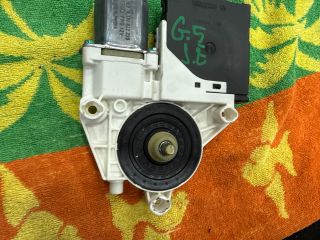 bontott VW GOLF V Jobb első Ablakemelő Motor