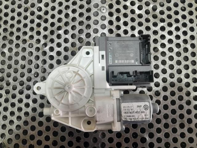 bontott VW GOLF V Jobb első Ablakemelő Motor