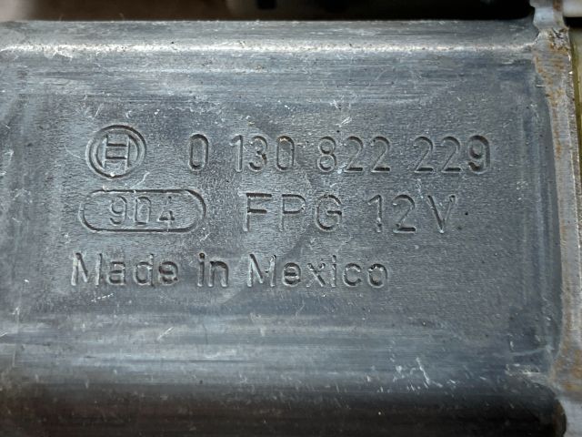 bontott VW GOLF V Jobb első Ablakemelő Motor