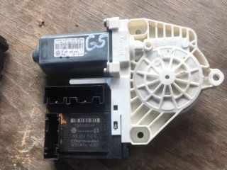 bontott VW GOLF V Jobb első Ablakemelő Motor