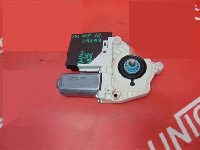 bontott VW GOLF V Jobb első Ablakemelő Motor