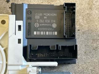 bontott VW GOLF V Jobb első Ablakemelő Motor