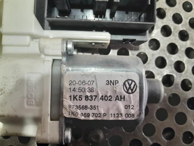 bontott VW GOLF V Jobb első Ablakemelő Motor