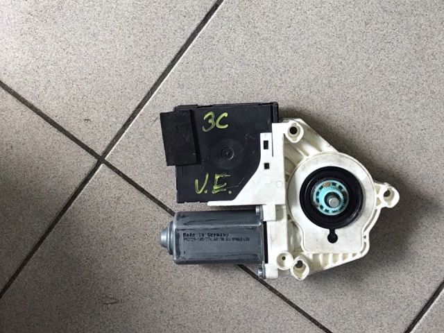 bontott VW GOLF V Jobb első Ablakemelő Motor