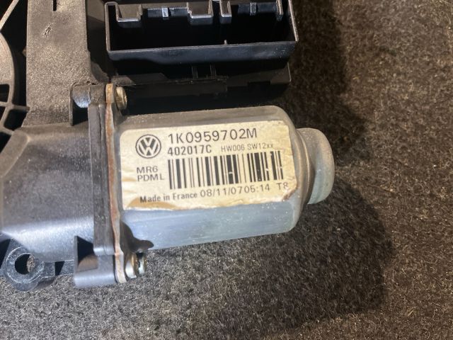 bontott VW GOLF V Jobb első Ablakemelő Motor