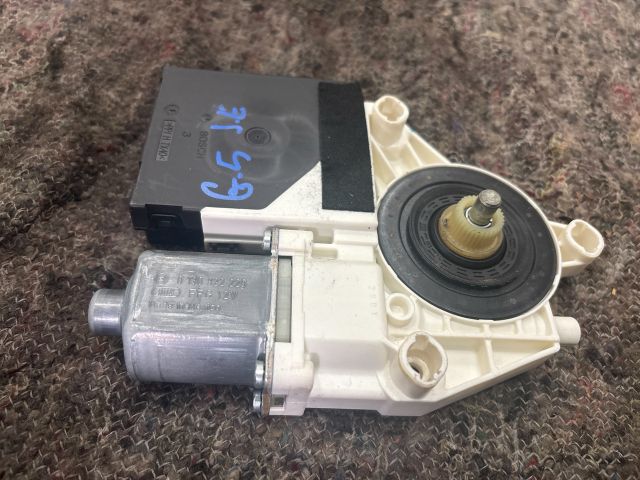 bontott VW GOLF V Jobb első Ablakemelő Motor