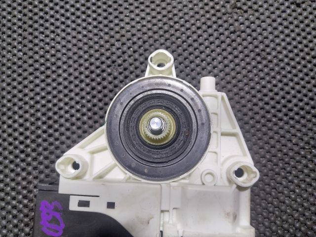 bontott VW GOLF V Jobb első Ablakemelő Motor