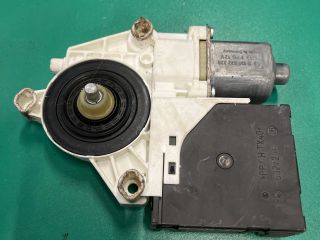 bontott VW GOLF V Jobb első Ablakemelő Motor