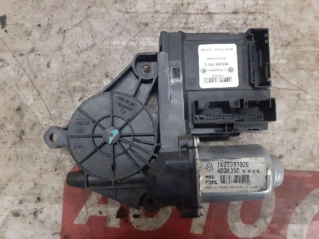 bontott VW GOLF V Jobb első Ablakemelő Motor