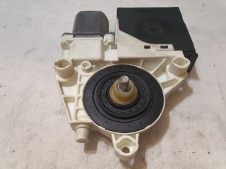 bontott VW GOLF V Jobb első Ablakemelő Motor