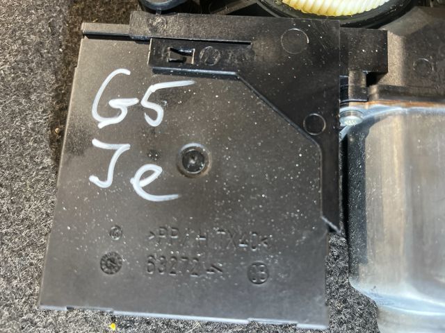 bontott VW GOLF V Jobb első Ablakemelő Motor