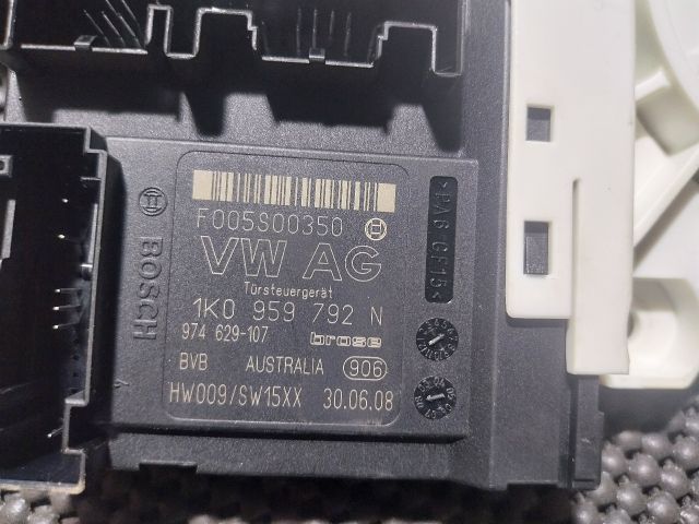 bontott VW GOLF V Jobb első Ablakemelő Motor