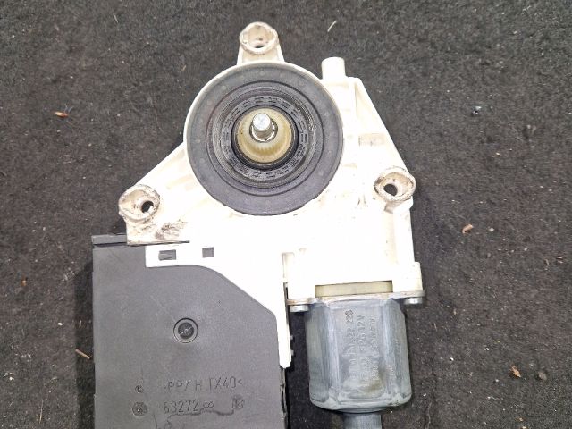 bontott VW GOLF V Jobb első Ablakemelő Motor