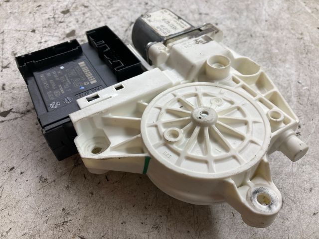 bontott VW GOLF V Jobb első Ablakemelő Motor