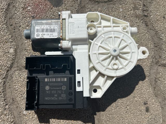 bontott VW GOLF V Jobb első Ablakemelő Motor