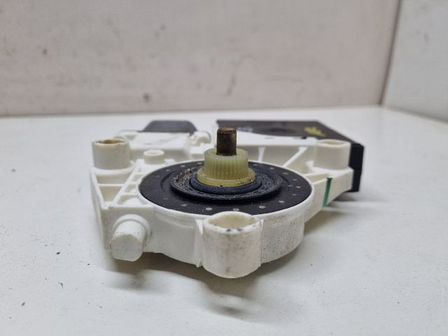 bontott VW GOLF V Jobb első Ablakemelő Motor