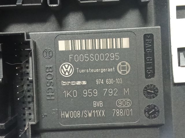 bontott VW GOLF V Jobb első Ablakemelő Motor