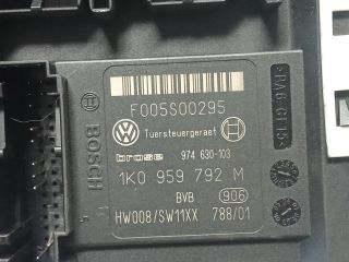 bontott VW GOLF V Jobb első Ablakemelő Motor