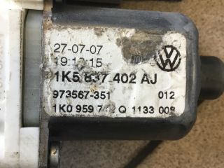 bontott VW GOLF V Jobb első Ablakemelő Motor