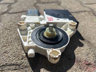 bontott VW GOLF V Jobb első Ablakemelő Motor